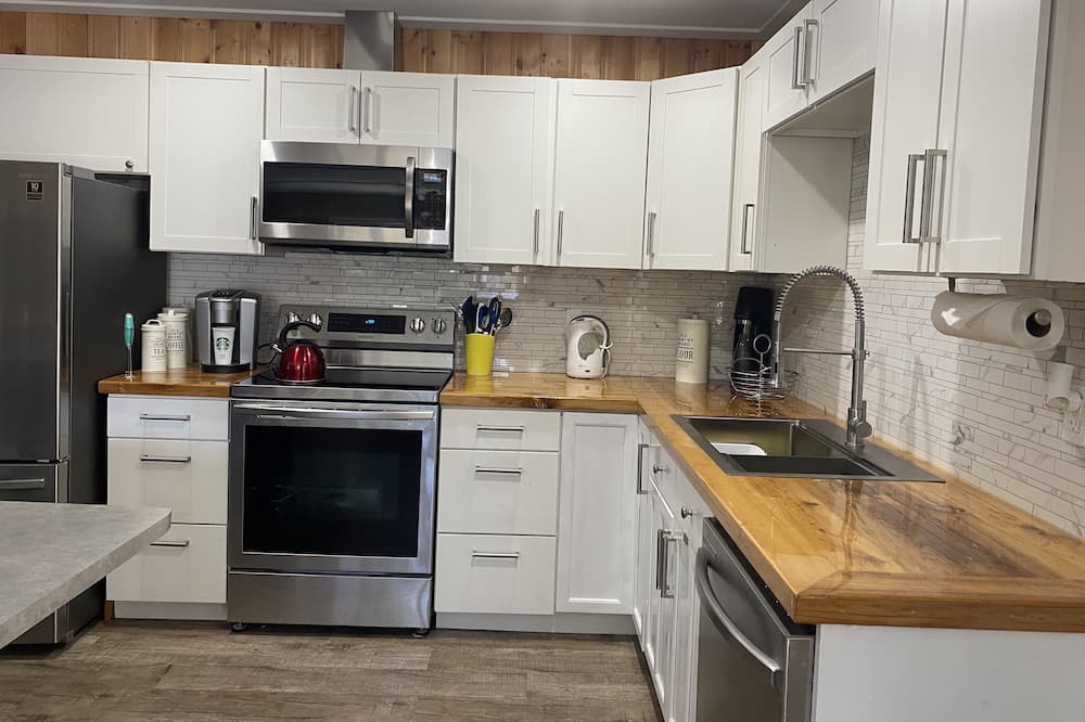Photo of Kitchen in Ahmic Harbour