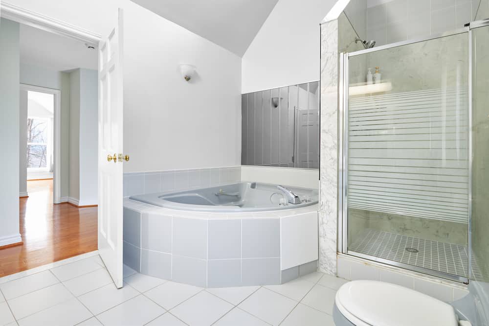 Photo of Bathroom in Fort Erie