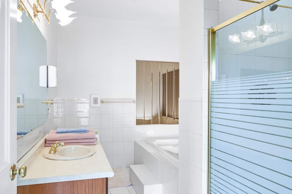 Photo of Bathroom in Fort Erie