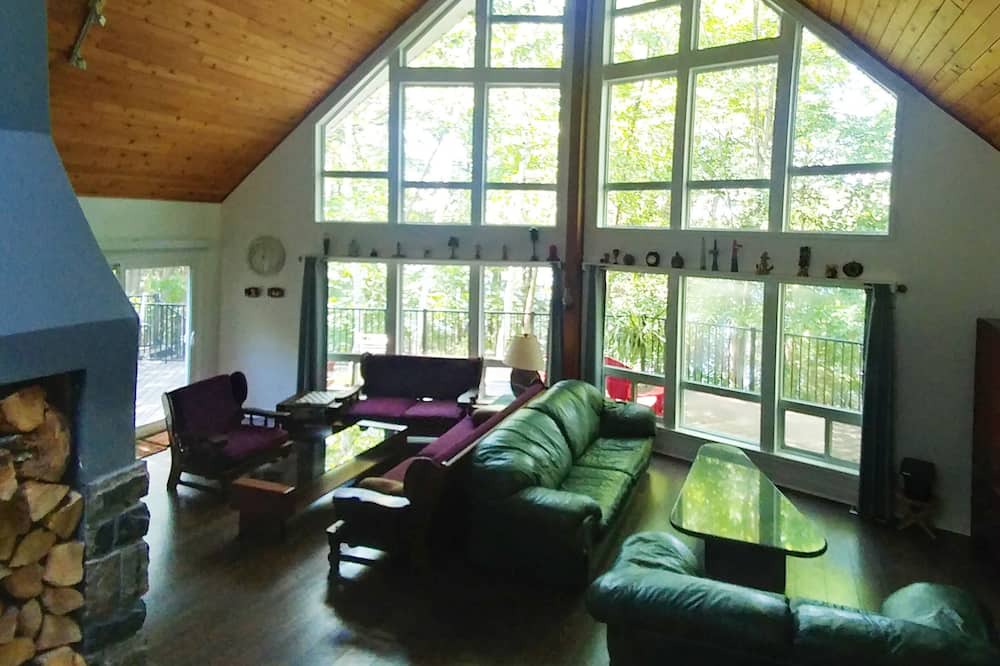 Photo of Livingroom in Rosseau