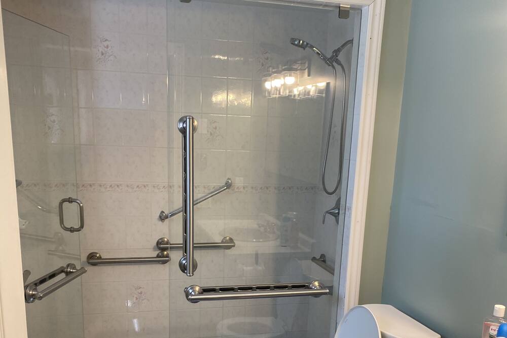 Photo of Bathroom in Rosedale