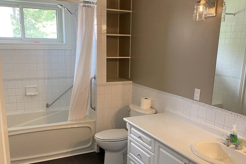 Photo of Bathroom in Rosedale