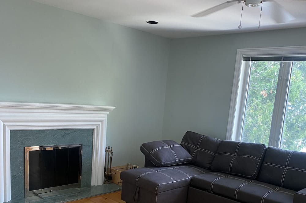 Photo of Livingroom in Rosedale