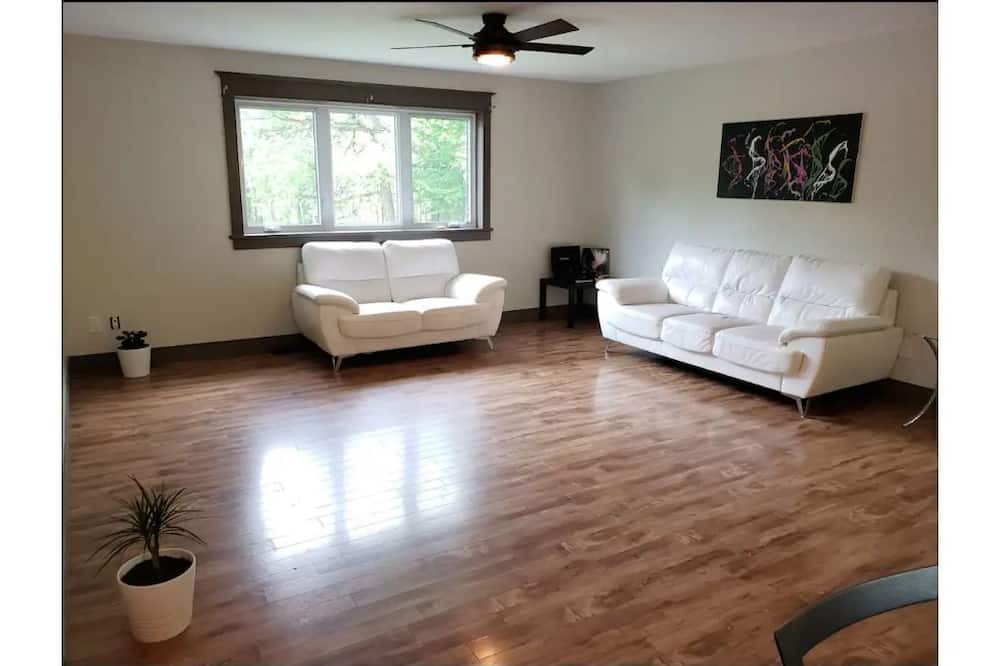 Photo of Livingroom in Rideau Lakes