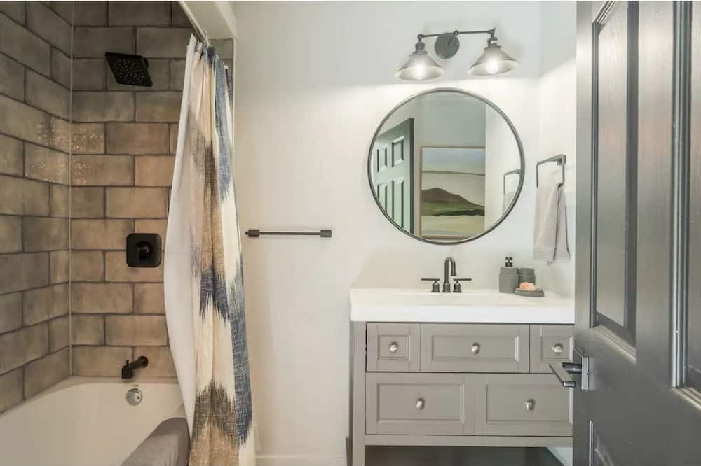 Photo of Bathroom in Roseneath