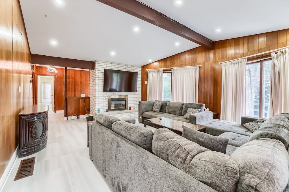 Photo of Livingroom in Caledon