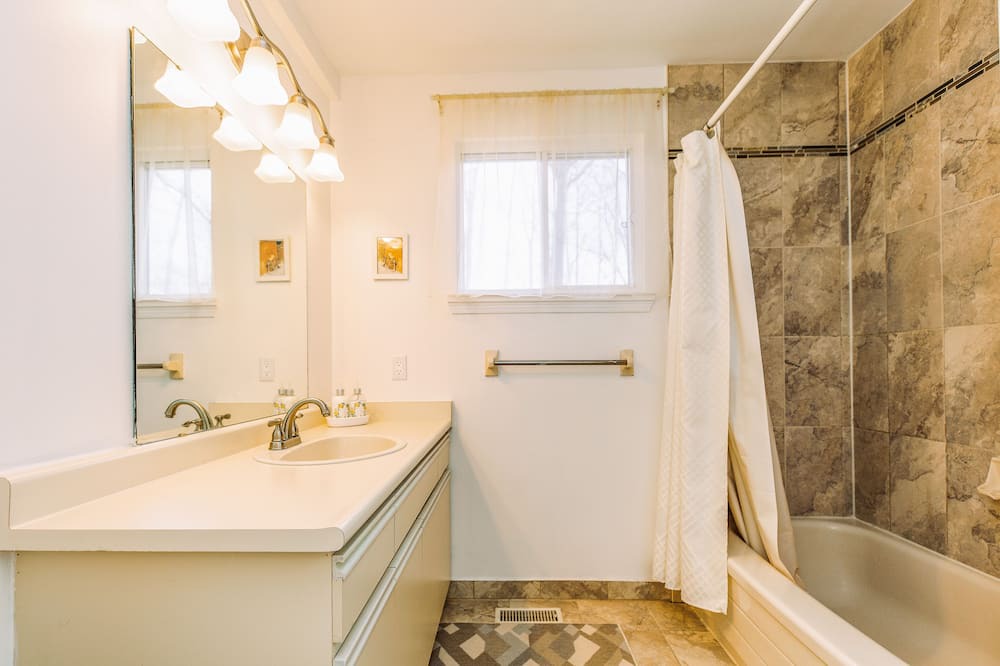 Photo of Bathroom in Tiny