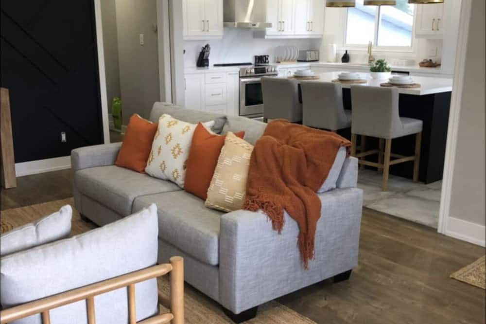 Photo of Livingroom in Owen Sound
