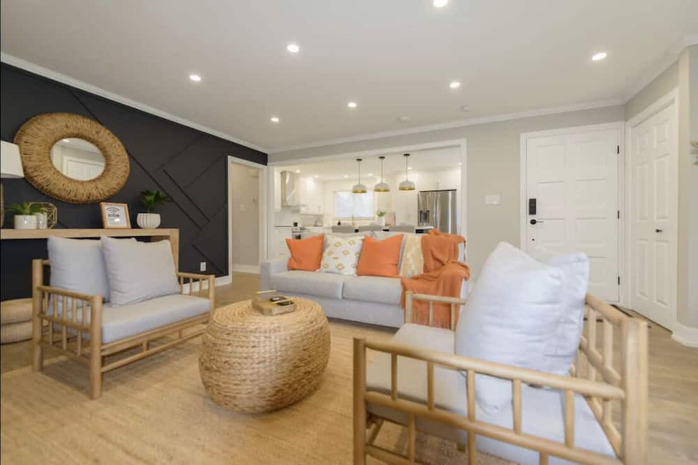 Photo of Livingroom in Owen Sound