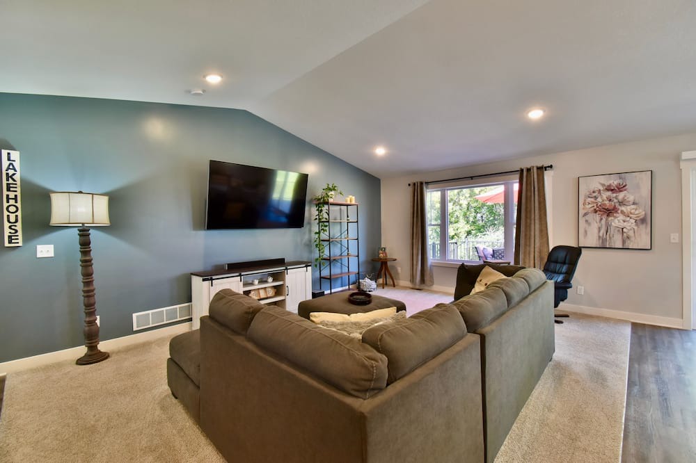 Photo of Livingroom in Waverly