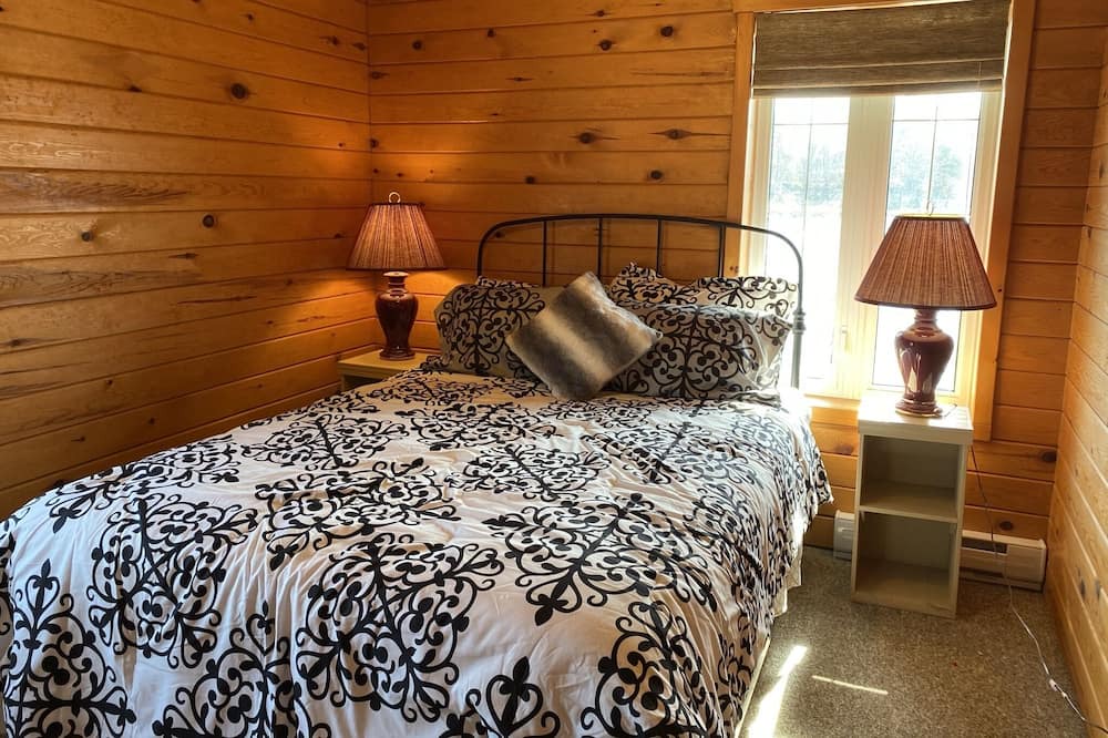 Photo of Bedroom in Honey Harbour