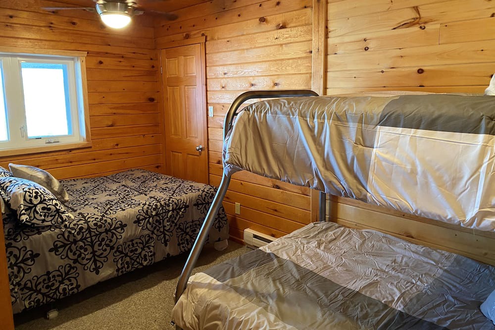 Photo of Bedroom in Honey Harbour