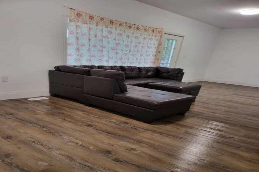 Photo of Livingroom in Washago
