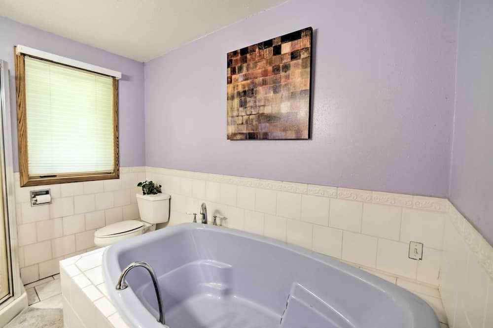 Photo of Bathroom in Richwood