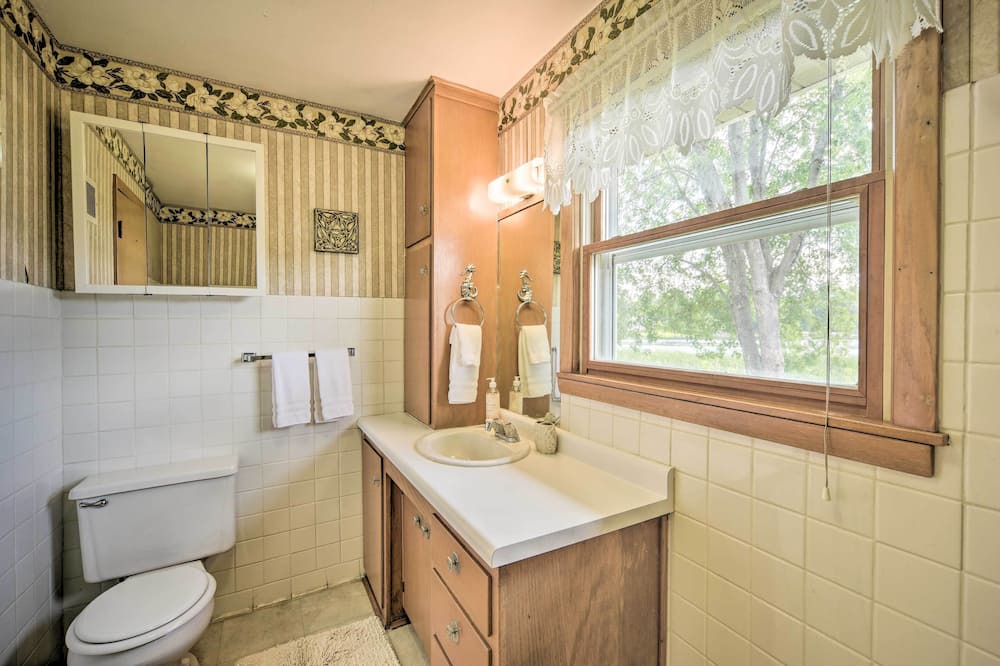 Photo of Bathroom in Lindstrom