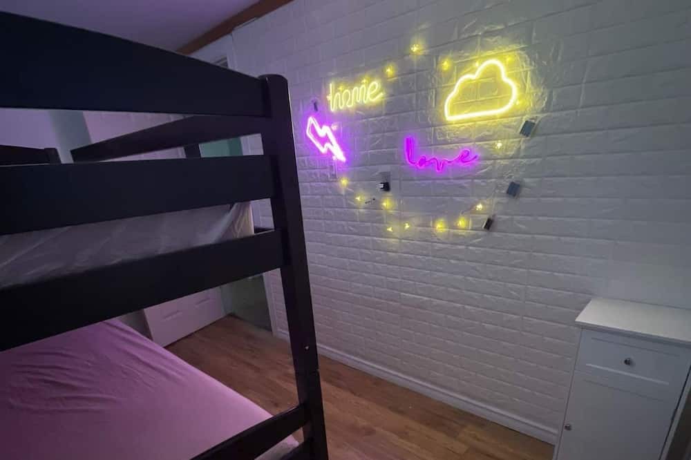 Photo of Bedroom in Georgian Bluffs
