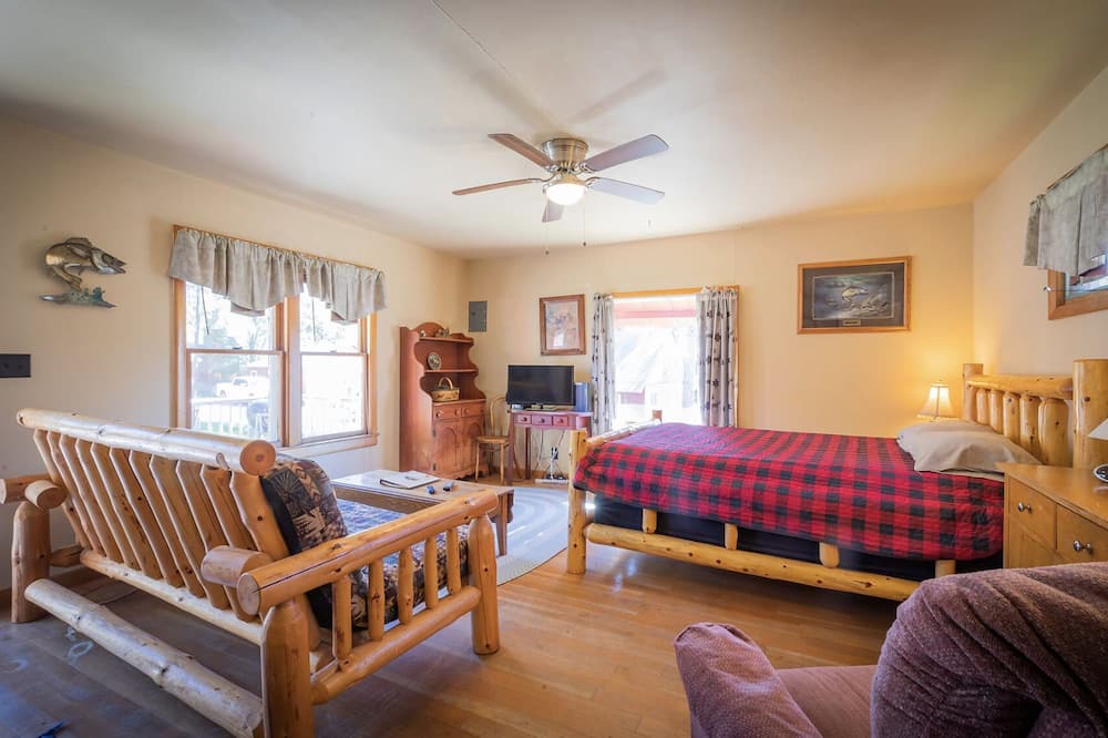 Photo of Bedroom in Walker