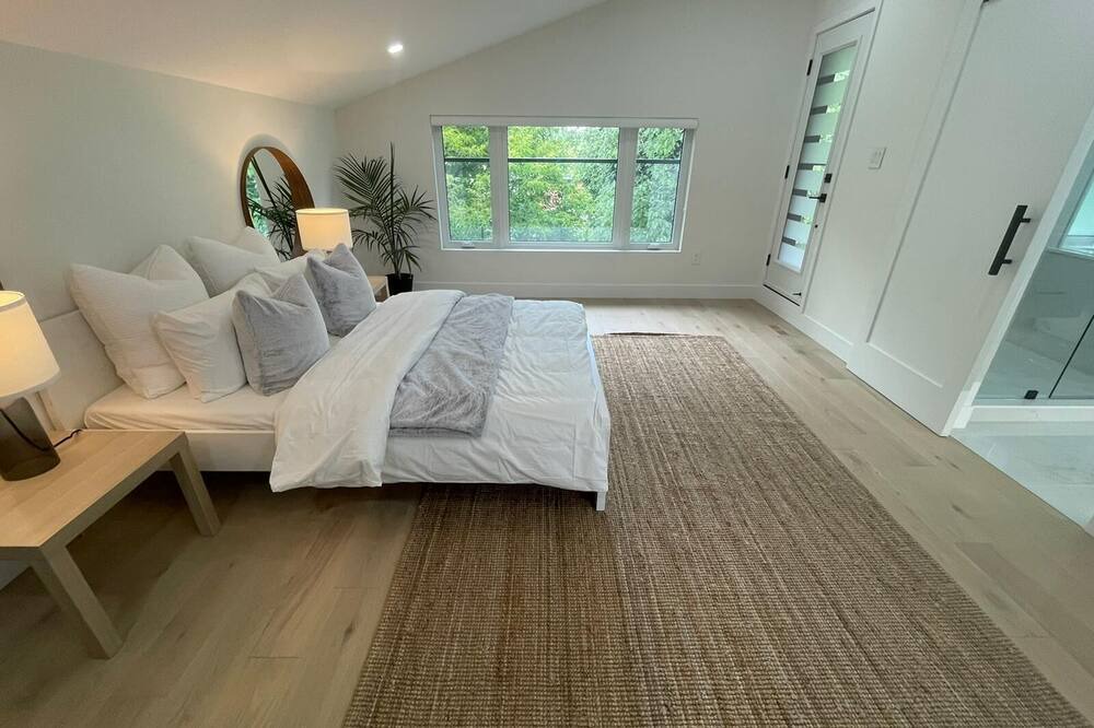 Photo of Bedroom in Birch Cliff