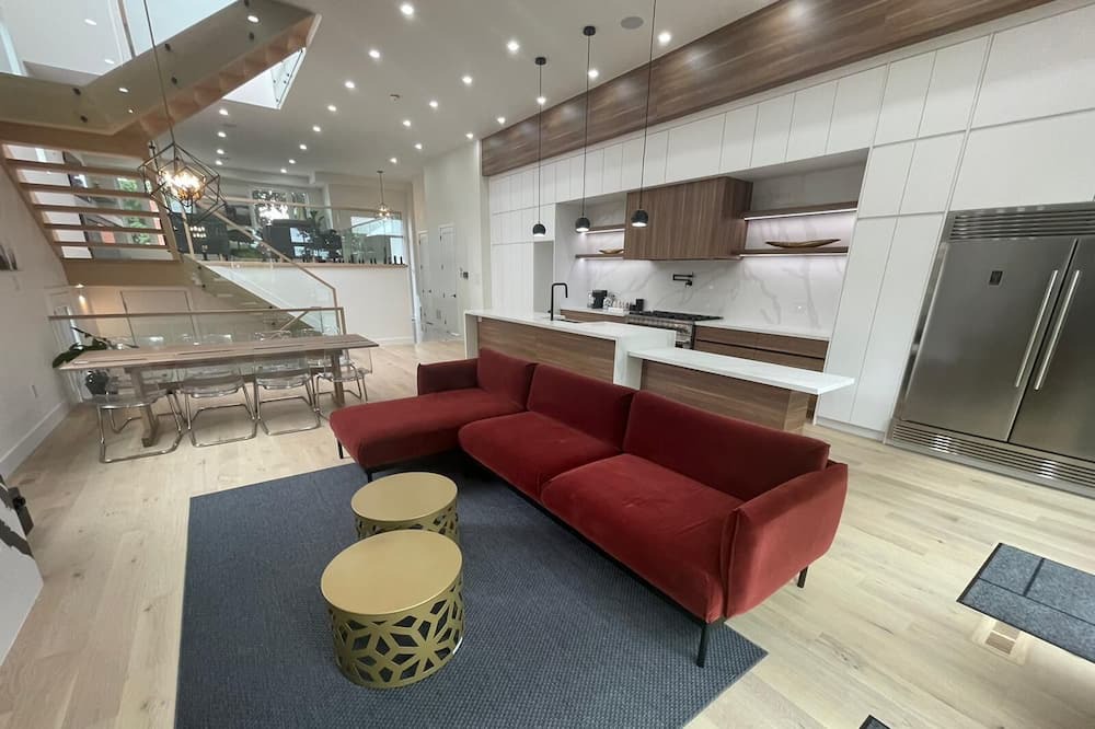 Photo of Livingroom in Birch Cliff