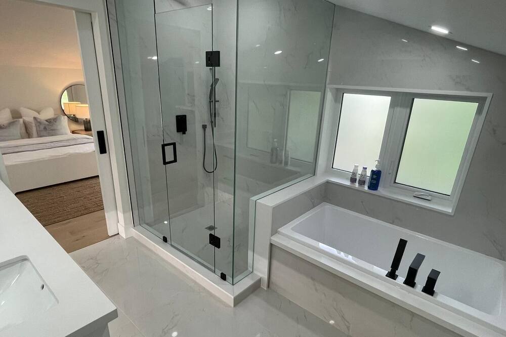 Photo of Bathroom in Birch Cliff