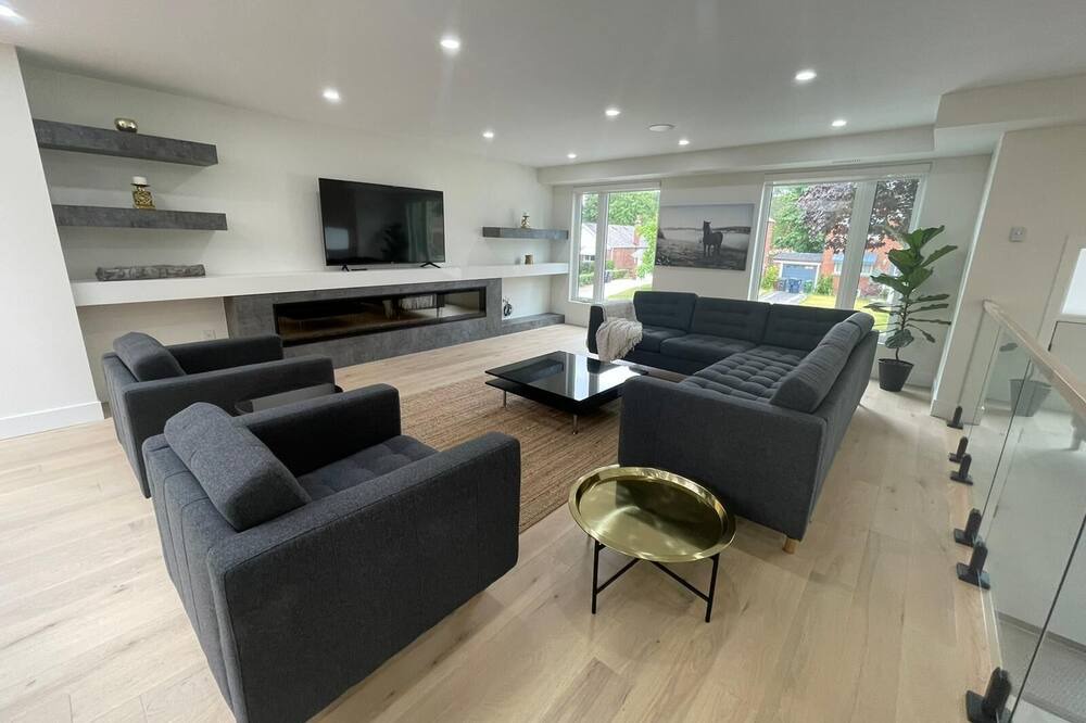 Photo of Livingroom in Birch Cliff