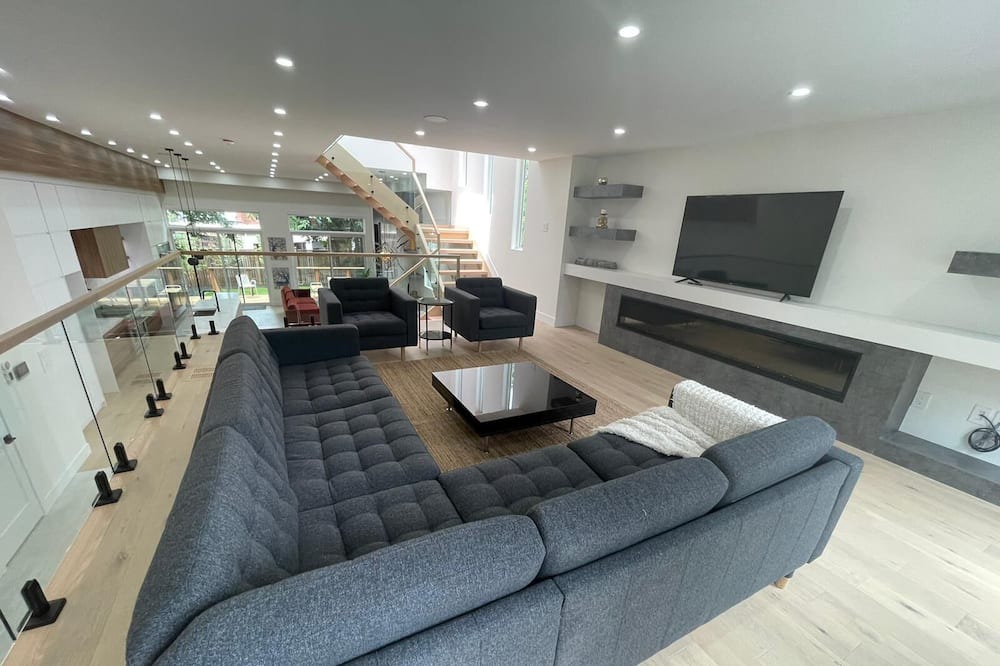 Photo of Livingroom in Birch Cliff