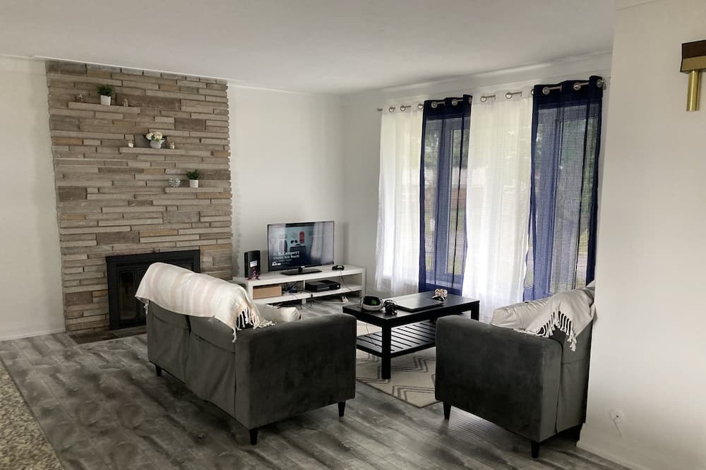 Photo of Livingroom in Belleville