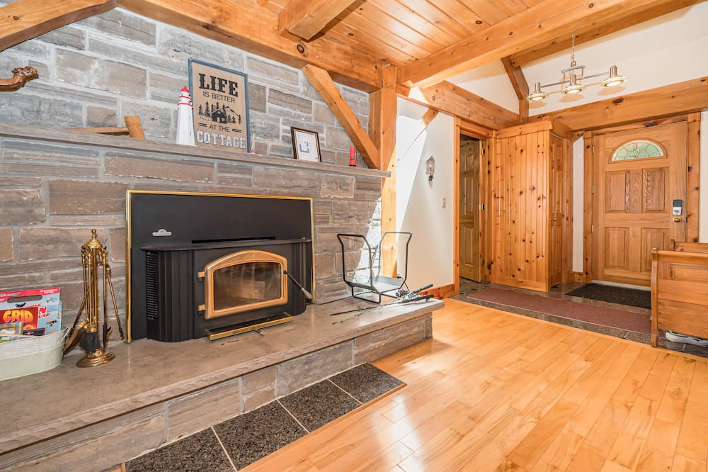 Photo of Livingroom in Tobermory