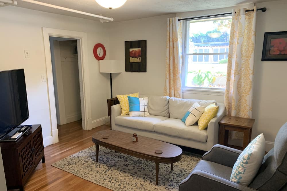 Photo of Livingroom in Linden Hills