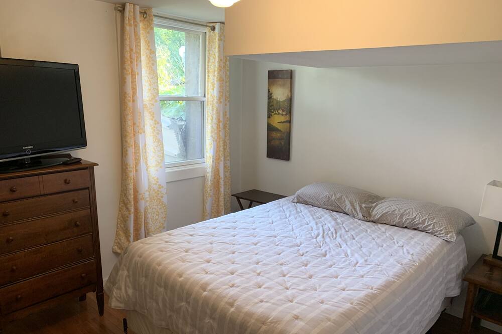 Photo of Bedroom in Linden Hills