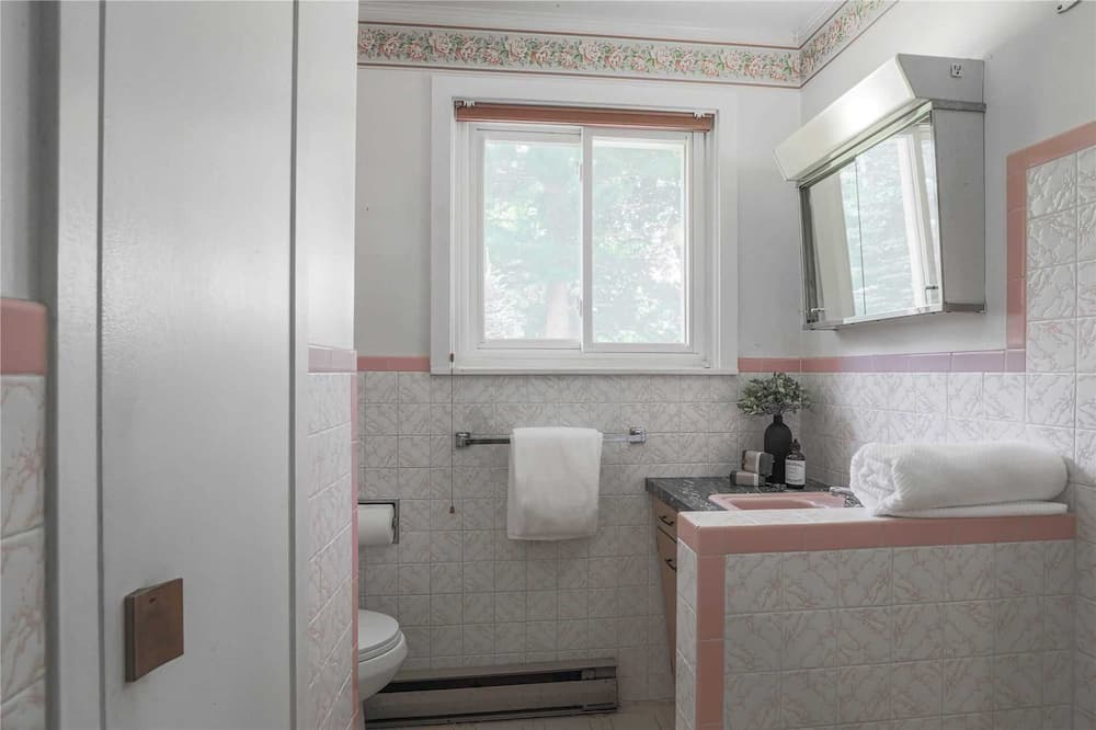 Photo of Bathroom in Valentia