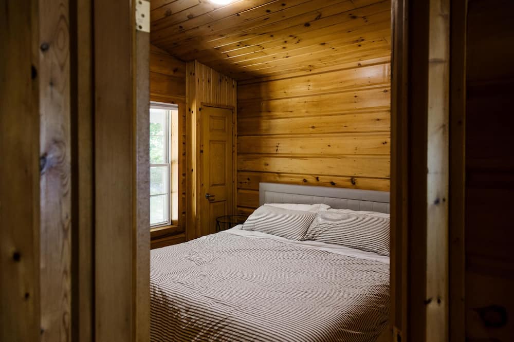Photo of Bedroom in Haliburton