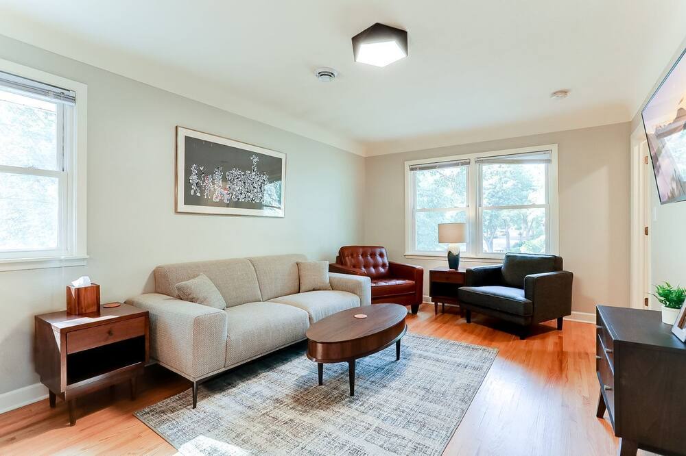 Photo of Livingroom in Merriam Park