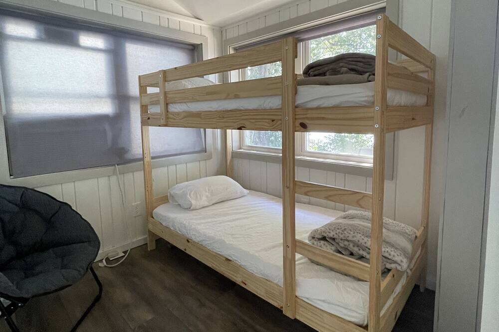 Photo of Bedroom in Maple Lake