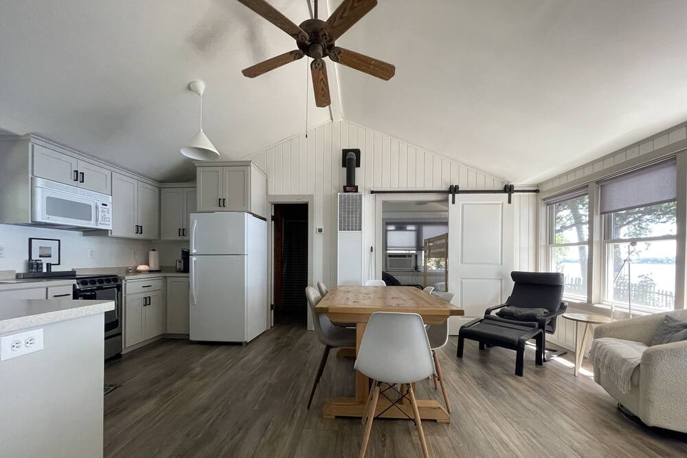 Photo of Bedroom in Maple Lake