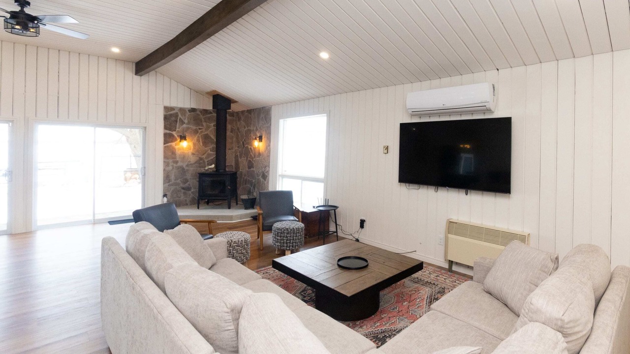Photo of Livingroom in Consecon