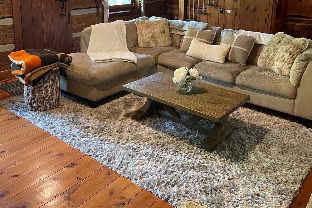 Photo of Livingroom in Caledon