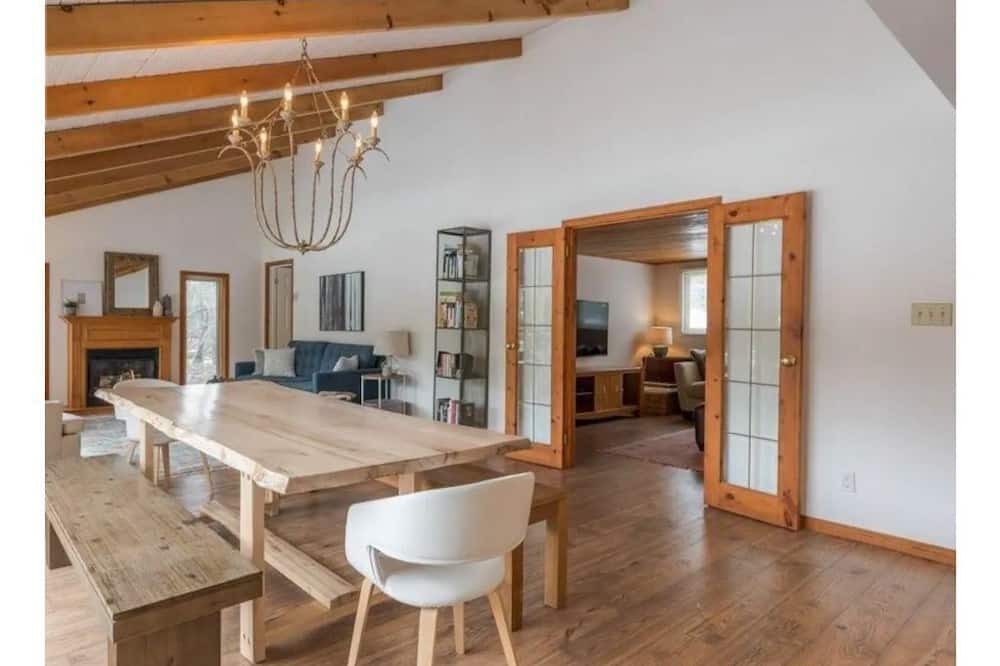 Photo of Livingroom in Selwyn