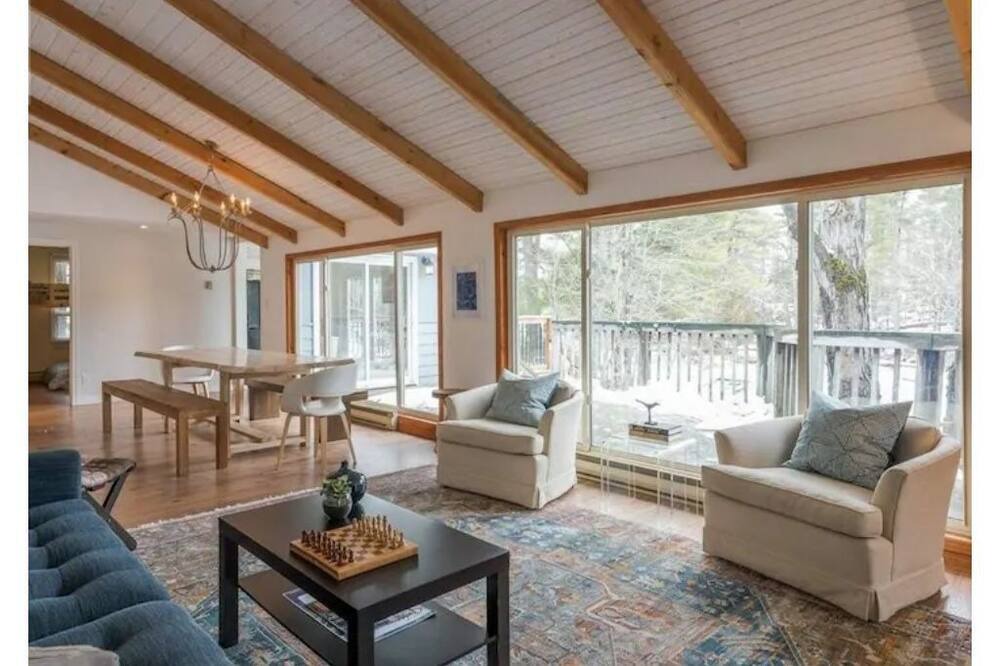 Photo of Livingroom in Selwyn