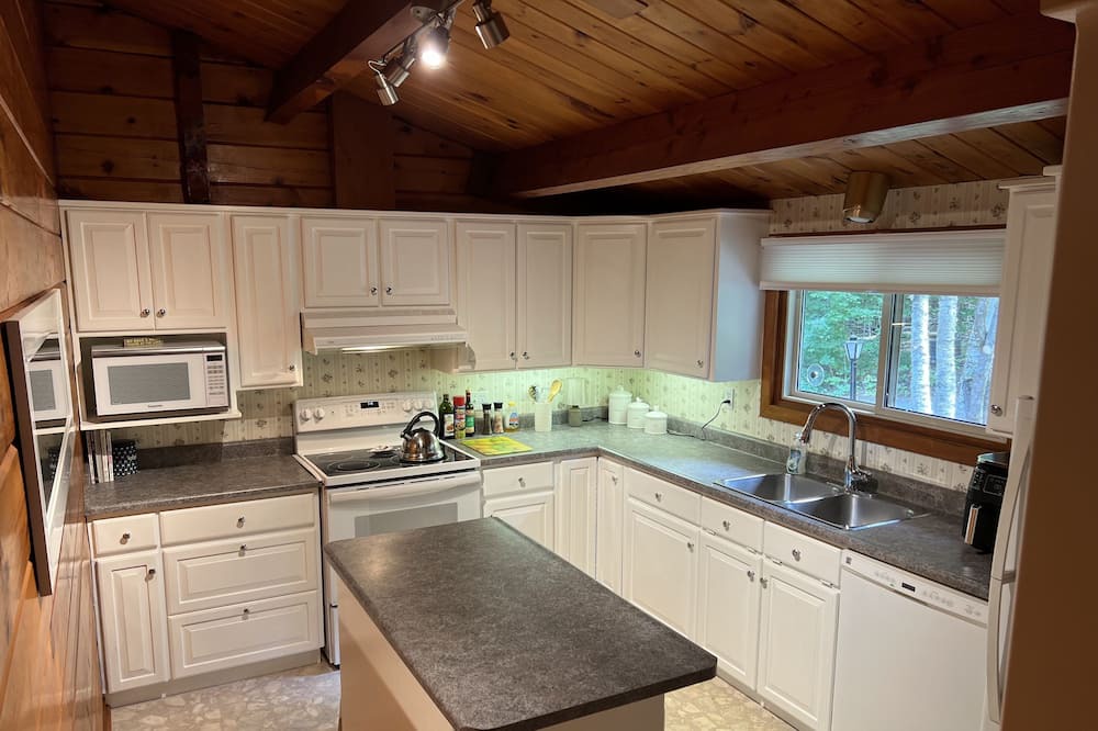 Photo of Kitchen in Douro-Dummer