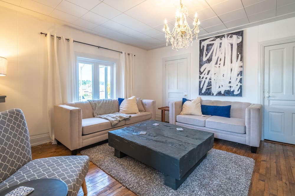 Photo of Livingroom in Midland