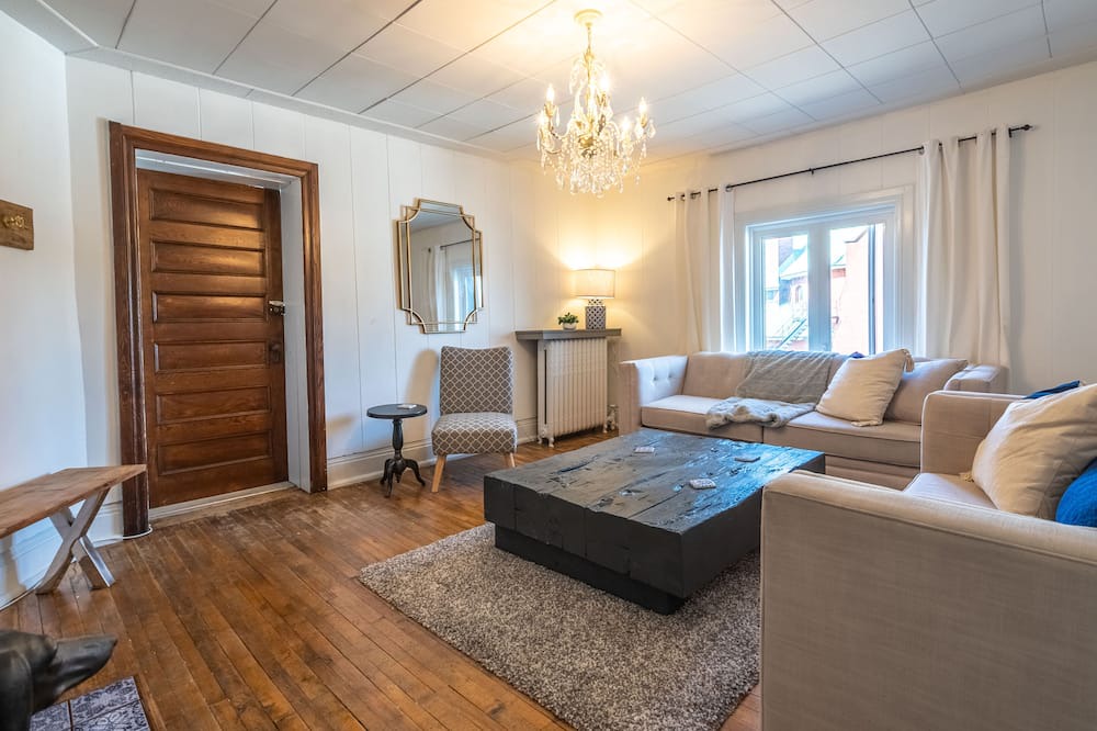 Photo of Livingroom in Midland