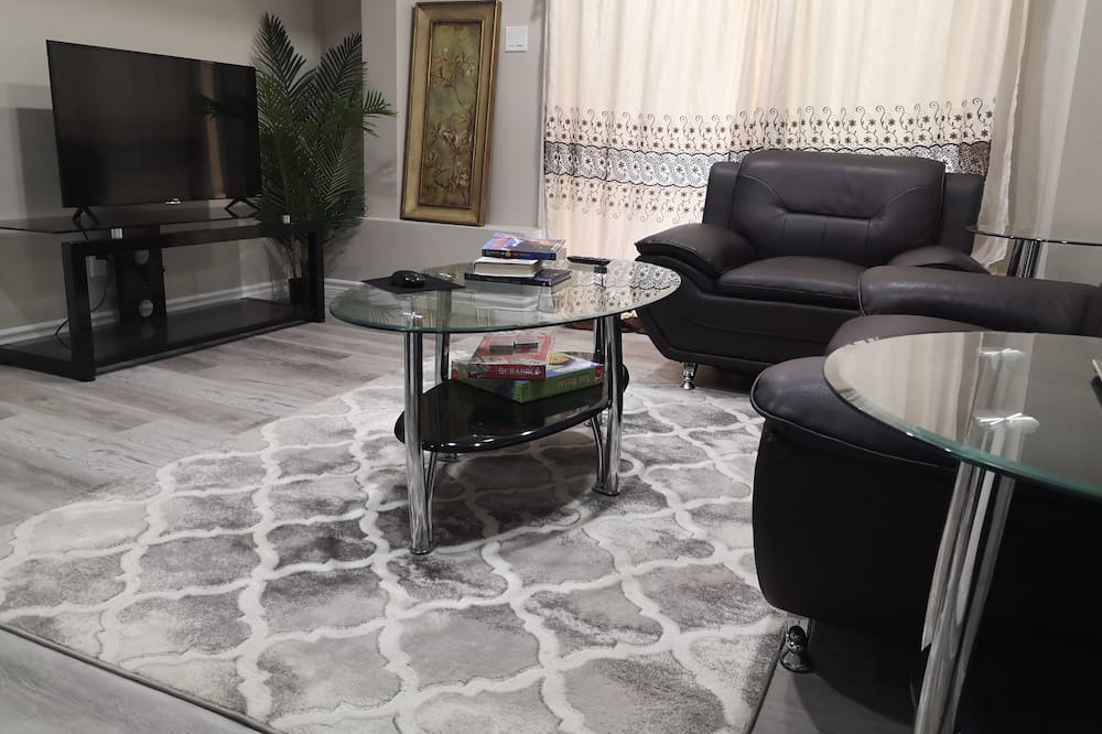 Photo of Livingroom in Hagersville