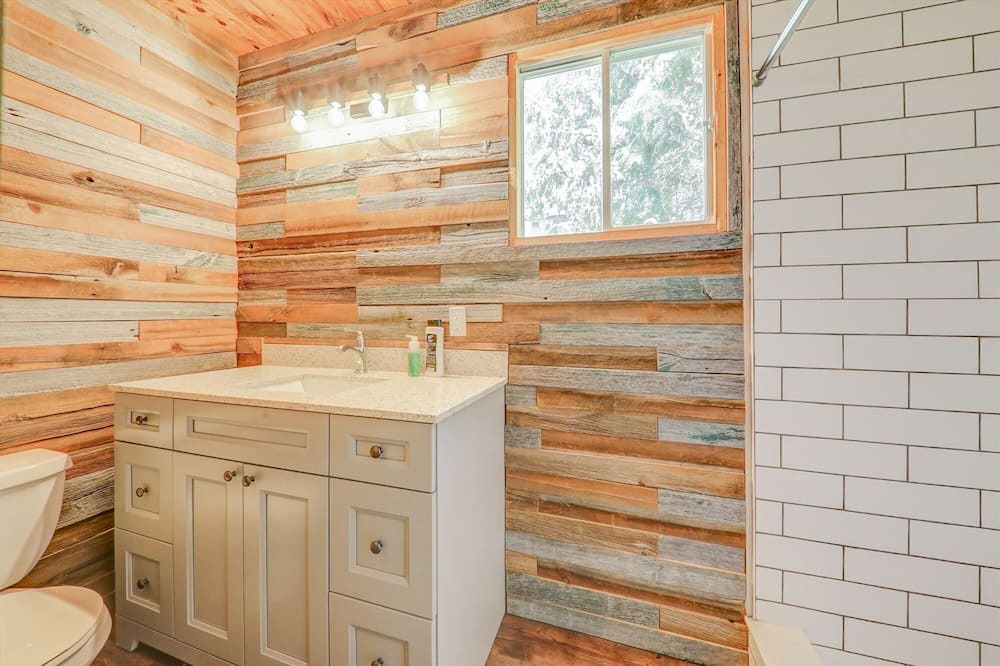 Photo of Bathroom in Rosedale