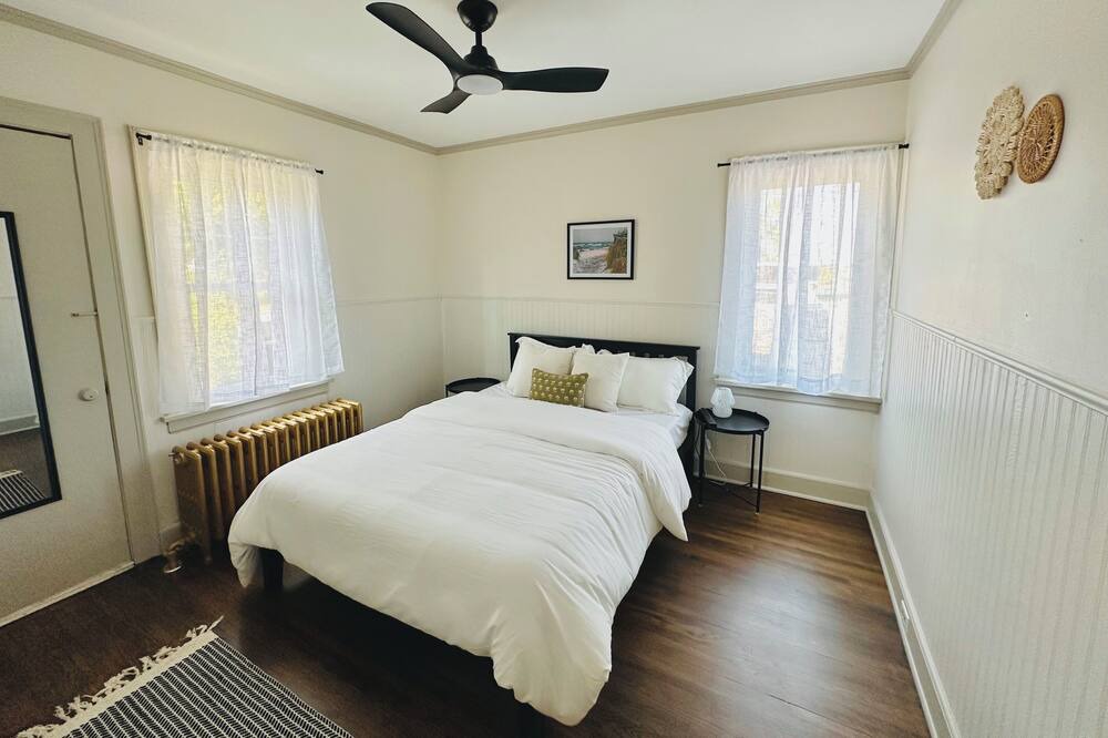 Photo of Bedroom in Lakeside - Lester Park