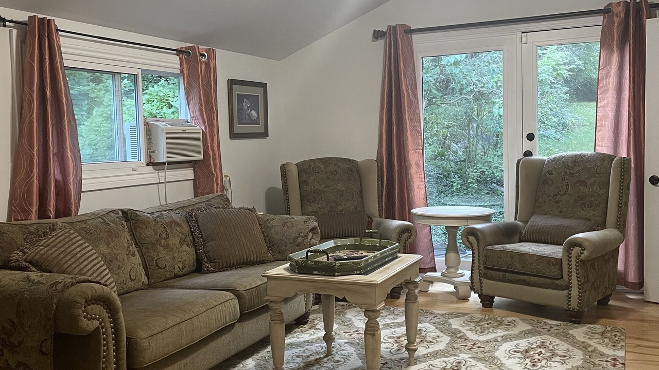 Photo of Livingroom in Guelph/Eramosa