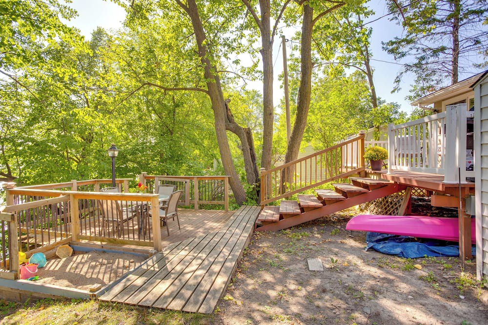 Photo of Outdoor in Maple Lake