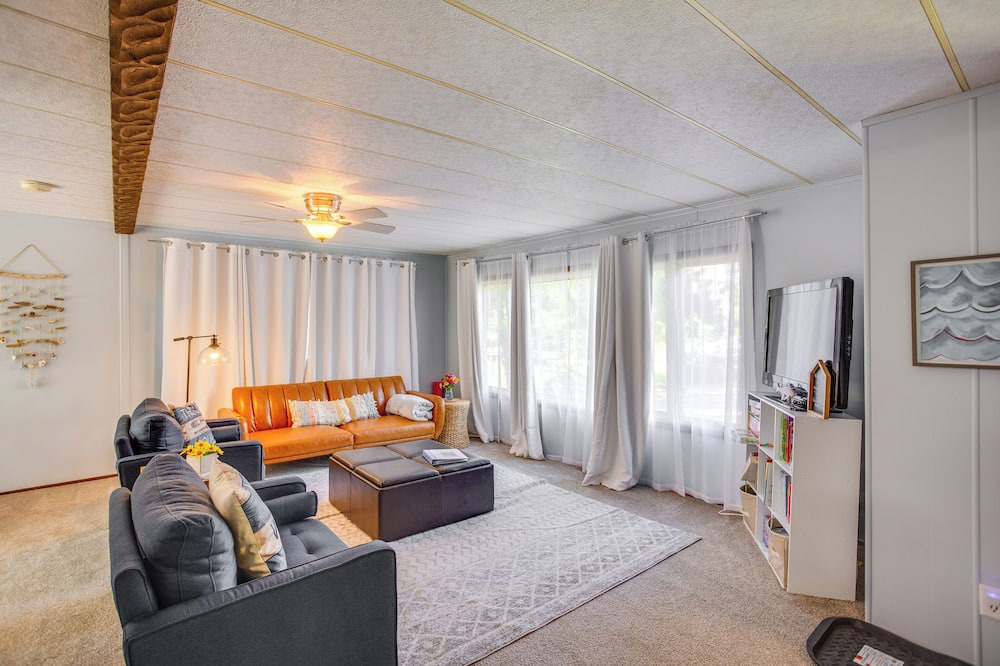 Photo of Bedroom in Maple Lake
