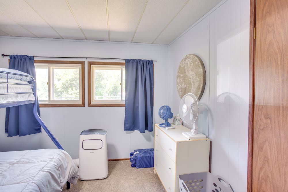Photo of Bedroom in Maple Lake