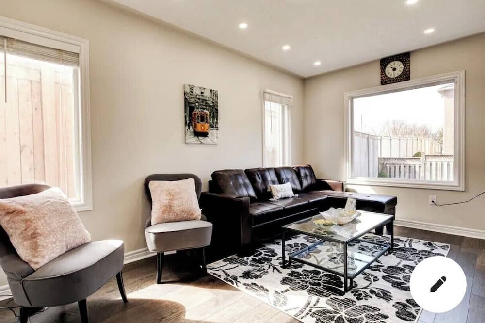 Photo of Livingroom in Meadowvale Village